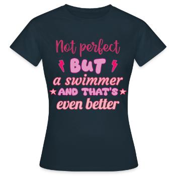 Nicht perfekt, aber Schwimmerin, Schwimmen - Frauen T-Shirt - Navy - Vorne - AI Model Female 172 dark (172cm)