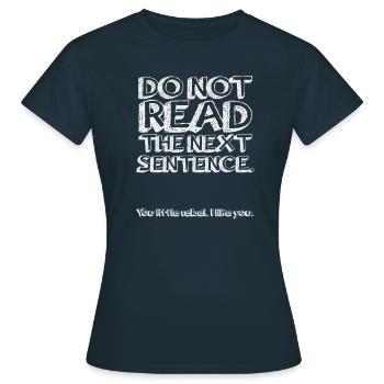 Ne lisez pas la phrase suivante que vous révoltez! - T-shirt Femme - marine - Devant - AI Model Female 172 dark (172cm)