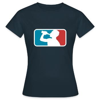 Bière - Fête des Pères - Soirée des hommes - Alkoholism :O - T-shirt Femme - marine - Devant - AI Model Female 172 dark (172cm)