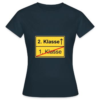 Ortsschild 1 Klasse 2 Klasse Schild Schule - Frauen T-Shirt - Navy - Vorne - AI Model Female 172 dark (172cm)