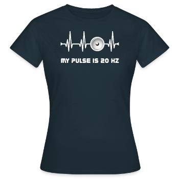 My Pulse is 20 Hz| Subwoofer, Car Audio, Music - Women's T-Shirt - navy - Front - AI Model Female 172 dark (172cm)