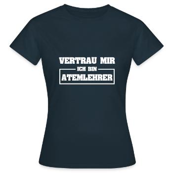 Instructeur de respiration aussi drôle - T-shirt Femme - marine - Devant - AI Model Female 172 dark (172cm)