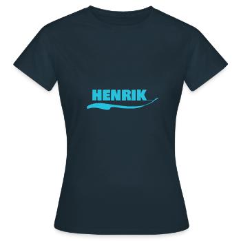 Étiquette nominative pour Henrik Nom Prénom - T-shirt Femme - marine - Devant - AI Model Female 172 dark (172cm)