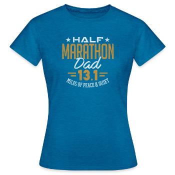 13.1 Chandail demi-marathon Dad Runner Cadeau - T-shirt Femme - bleu saphir antique chiné - Devant - AI Model Female 172 dark (172cm)