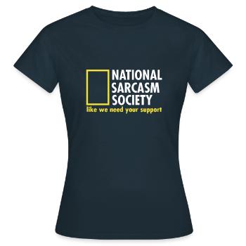 Nationale Sarkasmus Gesellschaft - Frauen T-Shirt - Navy - Vorne - AI Model Female 172 dark (172cm)