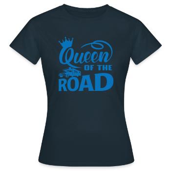 Queen of the road - SHIRT - Idée cadeau de camping - T-shirt Femme - marine - Devant - AI Model Female 172 dark (172cm)