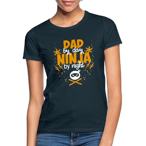 Vater am Tag, Ninja in der Nacht - Frauen T-Shirt