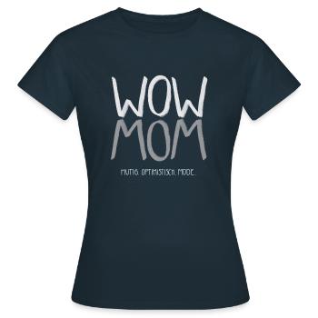WOW MOM mutig optimistisch müde - Frauen T-Shirt - Navy - Vorne - AI Model Female 172 dark (172cm)