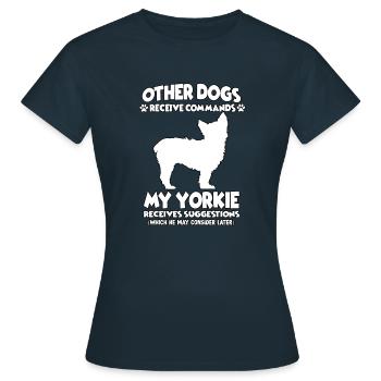 Drôle d’obéissance Yorkshire Terrier Dressage de chien - T-shirt Femme - marine - Devant - AI Model Female 172 dark (172cm)