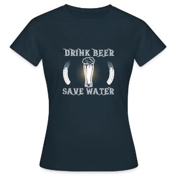 boire de la bière économiser de l’eau - T-shirt Femme - marine - Devant - AI Model Female 172 dark (172cm)