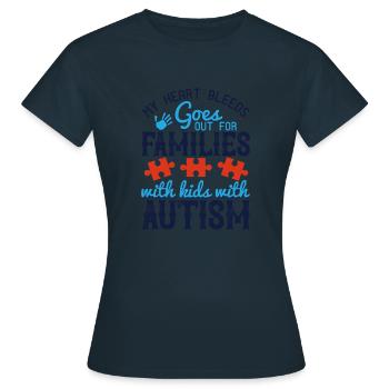 Mon cœur saigne, sort pour les familles avec enfants - T-shirt Femme - marine - Devant - AI Model Female 172 dark (172cm)