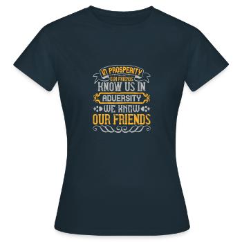 Dans la prospérité, nos amis nous connaissent; Dans l’adversité - T-shirt Femme - marine - Devant - AI Model Female 172 dark (172cm)