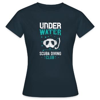 Club de plongée sous-marine sous l’eau - T-shirt Femme - marine - Devant - AI Model Female 172 dark (172cm)
