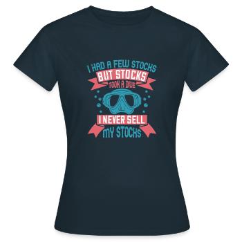 J’avais quelques actions, mais les actions ont plongé. Je - T-shirt Femme - marine - Devant - AI Model Female 172 dark (172cm)