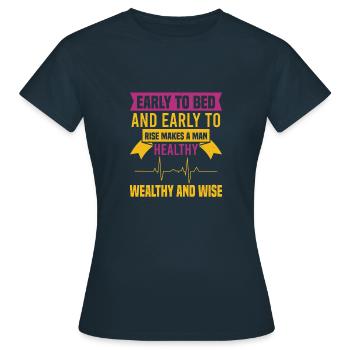 SE COUCHER TÔT ET SE LEVER TÔT REND UN HOMME EN BONNE SANTÉ - T-shirt Femme - marine - Devant - AI Model Female 172 dark (172cm)