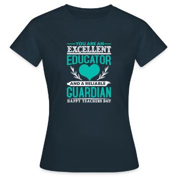 SIE SIND EIN AUSGEZEICHNETER PÄDAGOGE EIN ZUVERLÄSSIGER WÄCHTER - Frauen T-Shirt - Navy - Vorne - AI Model Female 172 dark (172cm)