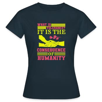 QU’EST-CE QUE LA TOLÉRANCE C’EST LA CONSÉQUENCE DE L’HUMANITÉ - T-shirt Femme - marine - Devant - AI Model Female 172 dark (172cm)