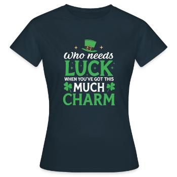 Wer braucht schon Glück, wenn man so viel Charme hat - Frauen T-Shirt - Navy - Vorne - AI Model Female 172 dark (172cm)