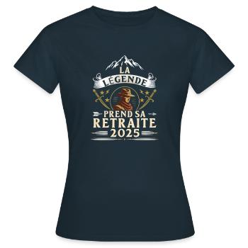 Humour Retraite 2025 La Légende Prend Sa Retraite - T-shirt Femme - marine - Devant - AI Model Female 172 dark (172cm)
