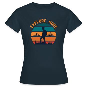 Explore More Retro Hiking Design - Frauen T-Shirt - Navy - Vorne - AI Model Female 172 dark (172cm)