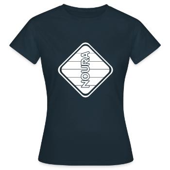 Prénom Noura - T-shirt Femme - marine - Devant - AI Model Female 172 dark (172cm)