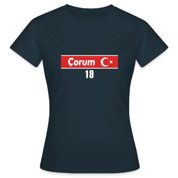 19 Corum Plaque d’immatriculation turque en cadeau - T-shirt Femme - marine - Devant - AI Model Female 172 dark (172cm)