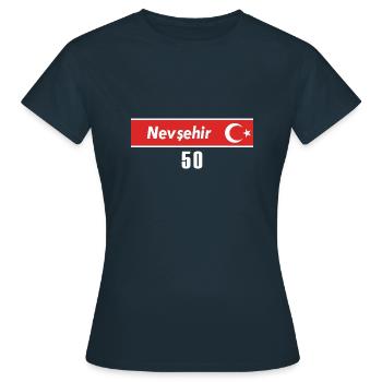 50 Nevsehir Plaque d’immatriculation turque en cadeau - T-shirt Femme - marine - Devant - AI Model Female 172 dark (172cm)