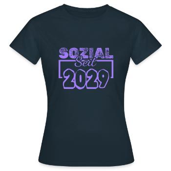 Sozial 2029 - Frauen T-Shirt - Navy - Vorne - AI Model Female 172 dark (172cm)