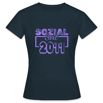 Travailleur social 2011 - T-shirt Femme - marine - Devant - AI Model Female 172 dark (172cm)