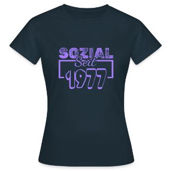 Travailleur social 1977 - T-shirt Femme - marine - Devant - AI Model Female 172 dark (172cm)