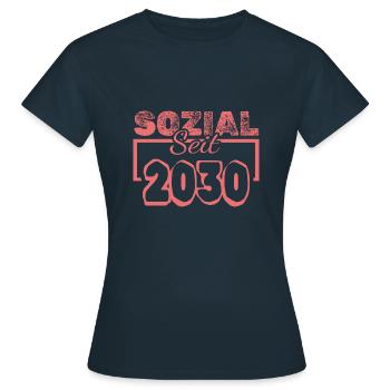 Travailleurs sociaux 2030 - T-shirt Femme - marine - Devant - AI Model Female 172 dark (172cm)