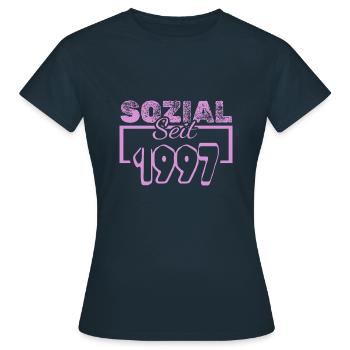 Sozial 1997 - Frauen T-Shirt - Navy - Vorne - AI Model Female 172 dark (172cm)
