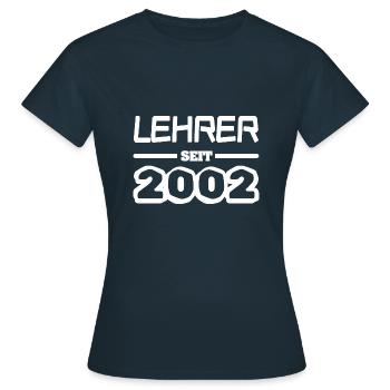 2002 2002 - Frauen T-Shirt - Navy - Vorne - AI Model Female 172 dark (172cm)