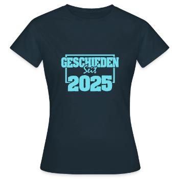 Célibataire 2025 - T-shirt Femme - marine - Devant - AI Model Female 172 dark (172cm)