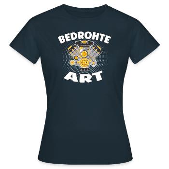 Bedrohte Art - Verbrennungsmotor Auto Design - Frauen T-Shirt - Navy - Vorne - AI Model Female 172 dark (172cm)