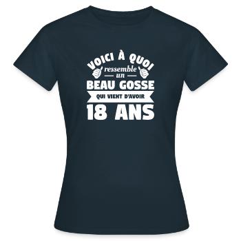 Voici A Quoi Ressemble Un Beau Gosse Qui Vient - Frauen T-Shirt - Navy - Vorne - AI Model Female 172 dark (172cm)