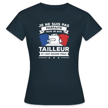 Je Ne Suis Pas Parfaite Mais Je Suis Tailleur - T-shirt Femme - marine - Devant - AI Model Female 172 dark (172cm)