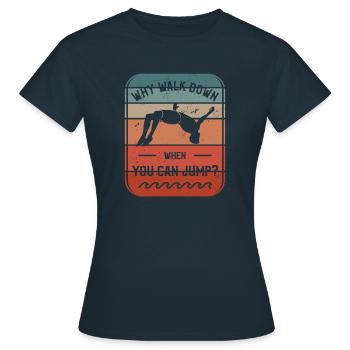 Pourquoi descendre quand vous pouvez sauter en falaise - T-shirt Femme - marine - Devant - AI Model Female 172 dark (172cm)