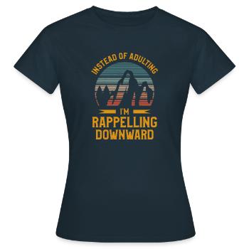 Au lieu d’être adulte, je descends en rappel - T-shirt Femme - marine - Devant - AI Model Female 172 dark (172cm)