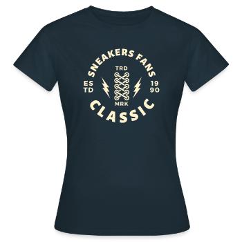 SNEAKERS FANS CLUB - T-shirt Femme - marine - Devant - AI Model Female 172 dark (172cm)