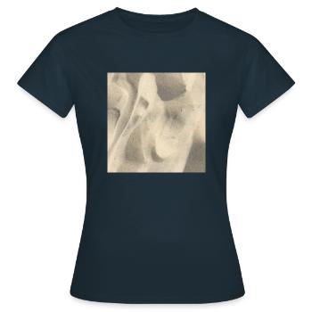 Sand - Frauen T-Shirt - Navy - Vorne - AI Model Female 172 dark (172cm)