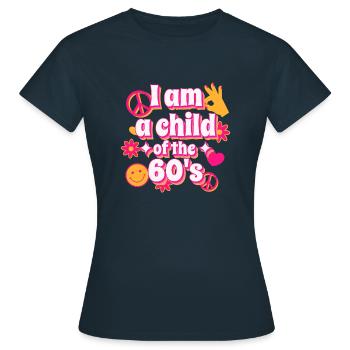 Ich bin ein Kind des 60er Original Design - Frauen T-Shirt - Navy - Vorne - AI Model Female 172 dark (172cm)