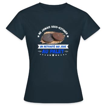 un retraité qui joue au palet - T-shirt Femme - marine - Devant - AI Model Female 172 dark (172cm)