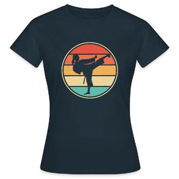 Frauen Mädchen Kampfsport Karate - Frauen T-Shirt - Navy - Vorne - AI Model Female 172 dark (172cm)