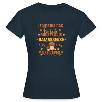 parfaite mais je suis ramasseuse des cèpes - T-shirt Femme - marine - Devant - AI Model Female 172 dark (172cm)