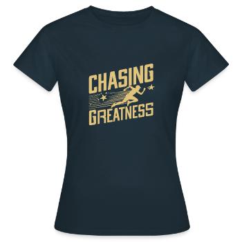 À LA POURSUITE DE L’EXCELLENCE - T-shirt Femme - marine - Devant - AI Model Female 172 dark (172cm)