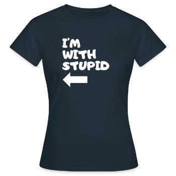 Je suis avec stupide chemise drôle de plaisanterie de bande dessinée - T-shirt Femme - marine - Devant - AI Model Female 172 dark (172cm)