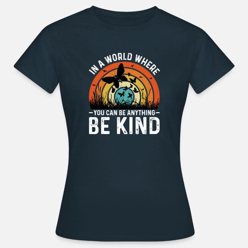 Messaggio di Gentilezza con Farfalle e Natura - Dame-T-shirt - marineblå