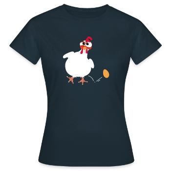 Weiße Henne legt ein Ei lustige Comic-Zeichnung - Frauen T-Shirt - Navy - Vorne - AI Model Female 172 dark (172cm)
