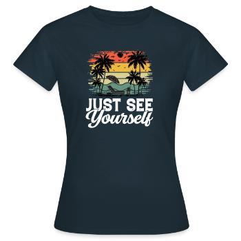 Strandurlaub Palmen Sonnenschirm Sommer Urlaub - Frauen T-Shirt - Navy - Vorne - AI Model Female 172 dark (172cm)